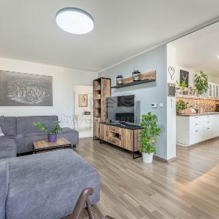 Prodej bytu 4+kk 98 m² Chrášťany