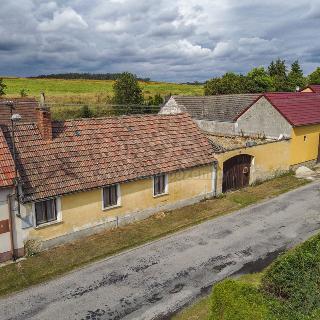 Prodej rodinného domu 21 m² Štěkeň