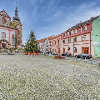 Pronájem bytu 3+1 120 m² Bor, náměstí Republiky