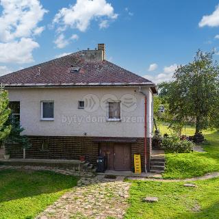 Prodej rodinného domu 743 m² Zásmuky