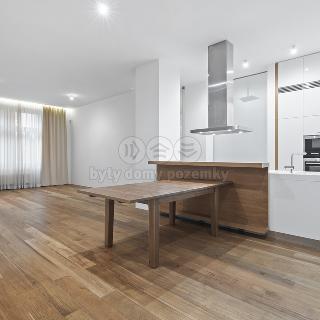 Pronájem bytu 3+kk 114 m² Praha, Laubova