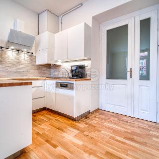 Pronájem bytu 3+1 99 m² Plzeň, Dobrovského