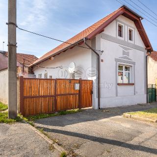 Prodej rodinného domu 100 m² Chrášťany