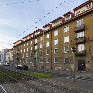 Prodej bytu 3+1 80 m² Praha, Černokostelecká