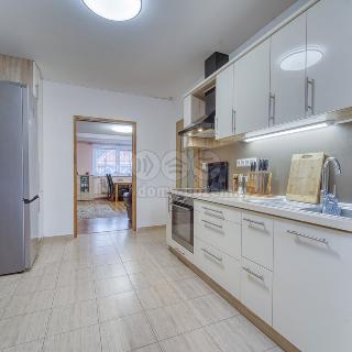 Prodej bytu 4+1 93 m² Karlovy Vary, Na Průhoně