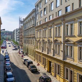 Prodej bytu 1+kk a garsoniéry 65 m² Praha, Na Valentince