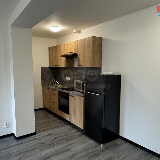 Pronájem bytu 1+kk a garsoniéry 34 m² Hradec Králové, Orlická