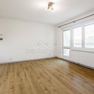 Pronájem bytu 3+1 71 m² Velké Přílepy