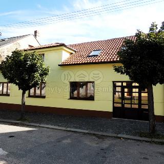 Prodej rodinného domu 159 m² Týnec nad Labem, Masarykovo náměstí