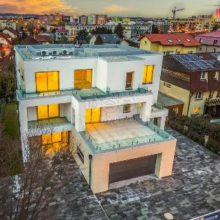 Prodej bytu 4+kk 151 m² Praha