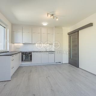 Pronájem bytu 2+kk 39 m² Unhošť, Karla Čapka