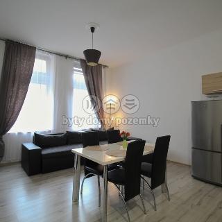 Pronájem bytu 2+kk 39 m² Karlovy Vary, Vítězná