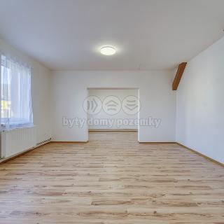 Pronájem obchodu 400 m² Loděnice, Karlštejnská