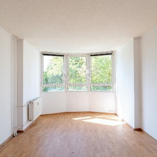 Prodej bytu 3+1 64 m² Chodov, Tovární