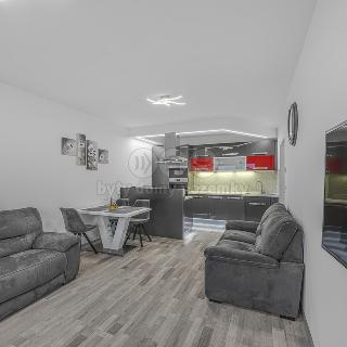 Pronájem bytu 2+kk 47 m² Jesenice, V Roháči I.