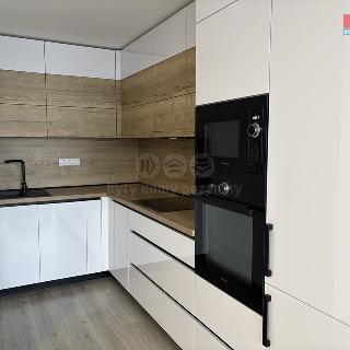 Pronájem bytu 1+kk a garsoniéry 35 m² Pardubice, Pod Vinicí