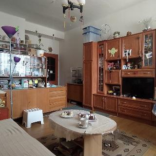 Prodej bytu 1+kk a garsoniéry 30 m² Praha, Kbelská