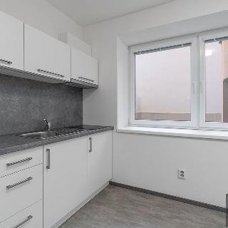 Pronájem bytu 1+kk a garsoniéry 21 m² Uherský Brod, Pecháčkova