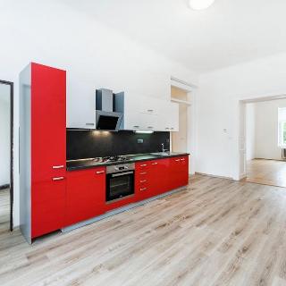 Pronájem bytu 2+kk 60 m² Hradec Králové, náměstí Svobody