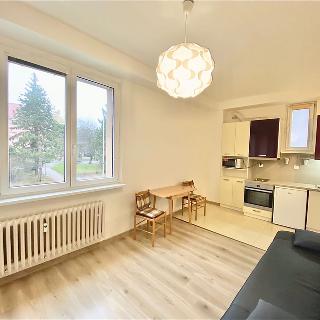 Pronájem bytu 1+kk a garsoniéry 33 m² Praha, Azalková