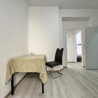 Pronájem bytu 1+kk a garsoniéry 35 m² Praha, Krakovská