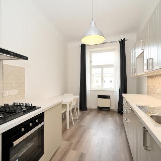 Pronájem bytu 2+1 86 m² Praha