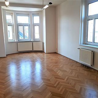 Pronájem kanceláře 137 m&sup2; Praha