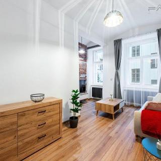 Pronájem bytu 2+1 56 m² Praha