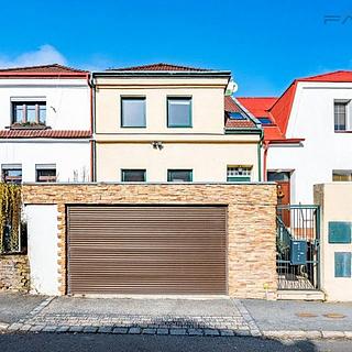 Prodej rodinného domu 200 m&sup2; Praha