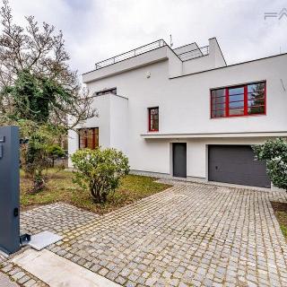 Pronájem rodinného domu 170 m² Praha