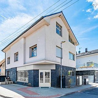 Prodej činžovního domu 898 m² Neratovice