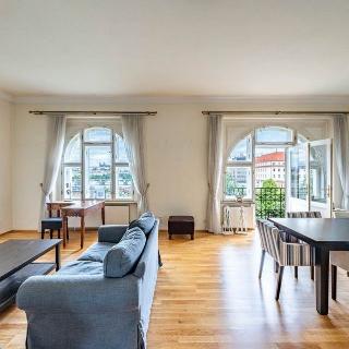 Pronájem bytu 4+1 150 m² Praha, Dřevná