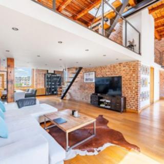 Pronájem bytu 2+kk 180 m² Praha