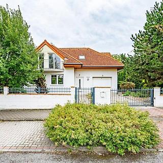 Pronájem rodinného domu 195 m&sup2; Praha