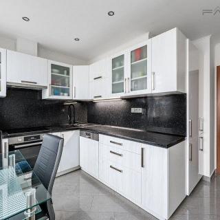 Prodej bytu 3+1 76 m² Praha, Ve žlíbku