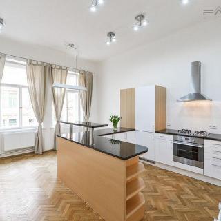 Pronájem bytu 3+1 105 m² Praha, Mánesova