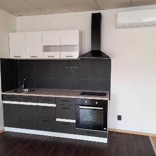 Pronájem bytu 1+kk a garsoniéry 50 m² Sušice, náměstí Svobody