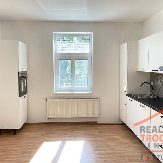 Pronájem bytu 2+1 70 m² Hradec Králové, Sládkova