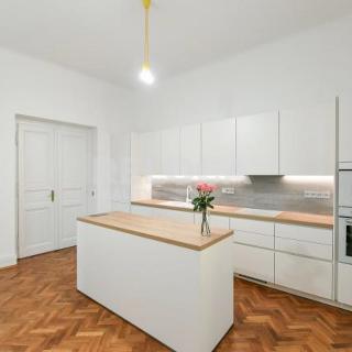 Pronájem bytu 3+1 98 m² Praha, Mánesova