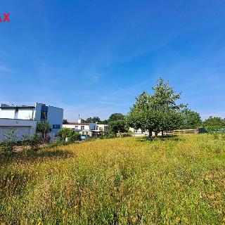 Prodej stavební parcely 946 m² Hůry