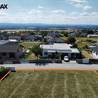 Prodej stavební parcely 818 m&sup2; Adamov
