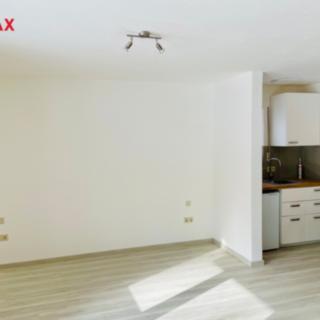 Pronájem bytu 1+kk a garsoniéry 29 m² Železná Ruda, Klostermannovo náměstí