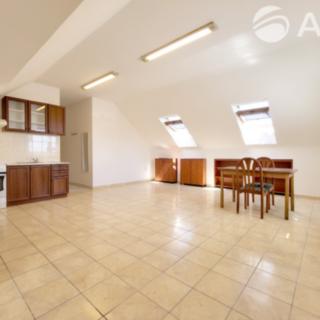 Prodej bytu 1+kk, garsoniery 54 m² Babice