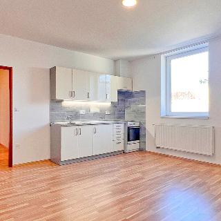 Pronájem bytu 2+kk 52 m² Holice, náměstí T. G. Masaryka