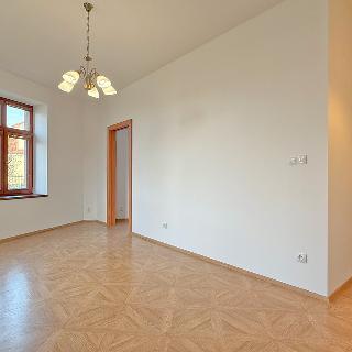 Pronájem bytu 2+1 45 m² Holice, Hradecká