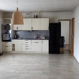 Pronájem bytu 3+kk 65 m² Hosín, 