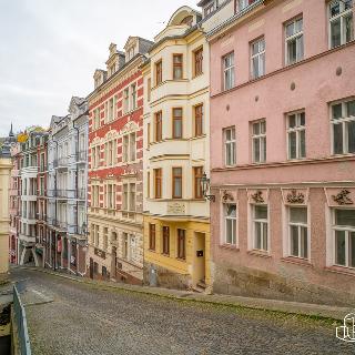 Pronájem bytu 1+kk a garsoniéry 35 m² Karlovy Vary, Divadelní