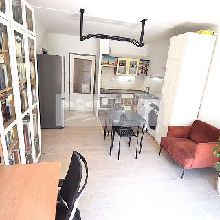 Prodej bytu 2+kk 41 m² Praha, Voskovcova