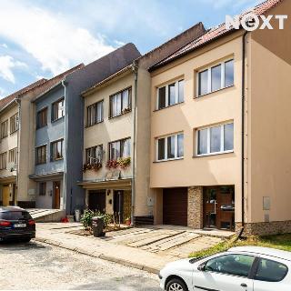 Prodej rodinného domu 235 m² Počenice-Tetětice, 