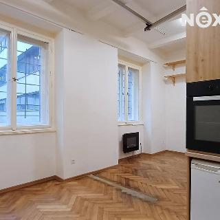 Prodej bytu 1+kk a garsoniéry 34 m² Praha, Pod Klamovkou